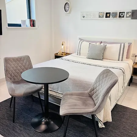 Gibraltar Central Suites Apartment *