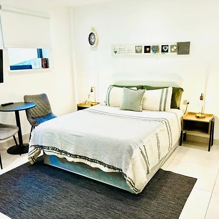 Gibraltar Central Suites Apartment *
